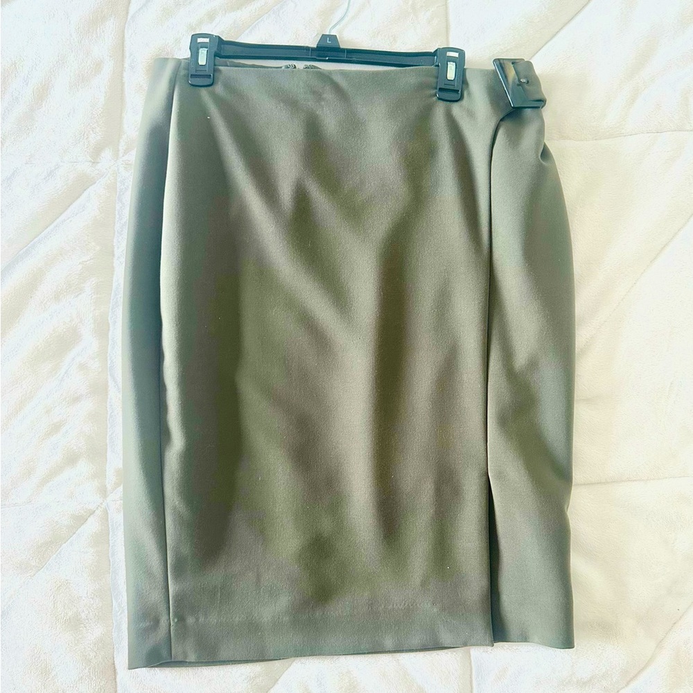 Limited olive green skirt perfect for office